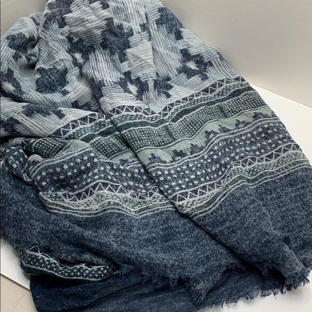Beach cover Patterned in shades of blue